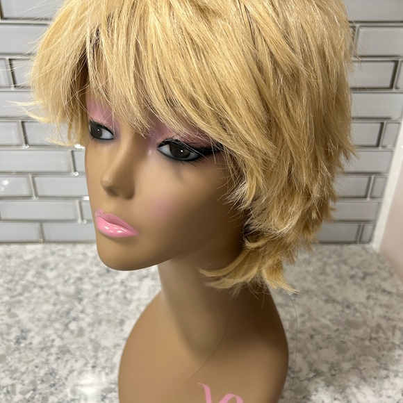 Sale! Sexy Blonde Short Layered Shaggy Bob Wig - Picture 6 of 7